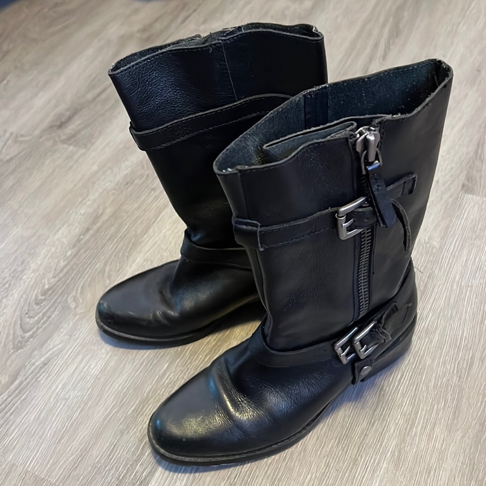 Nine West leather shoes. Size 5.5